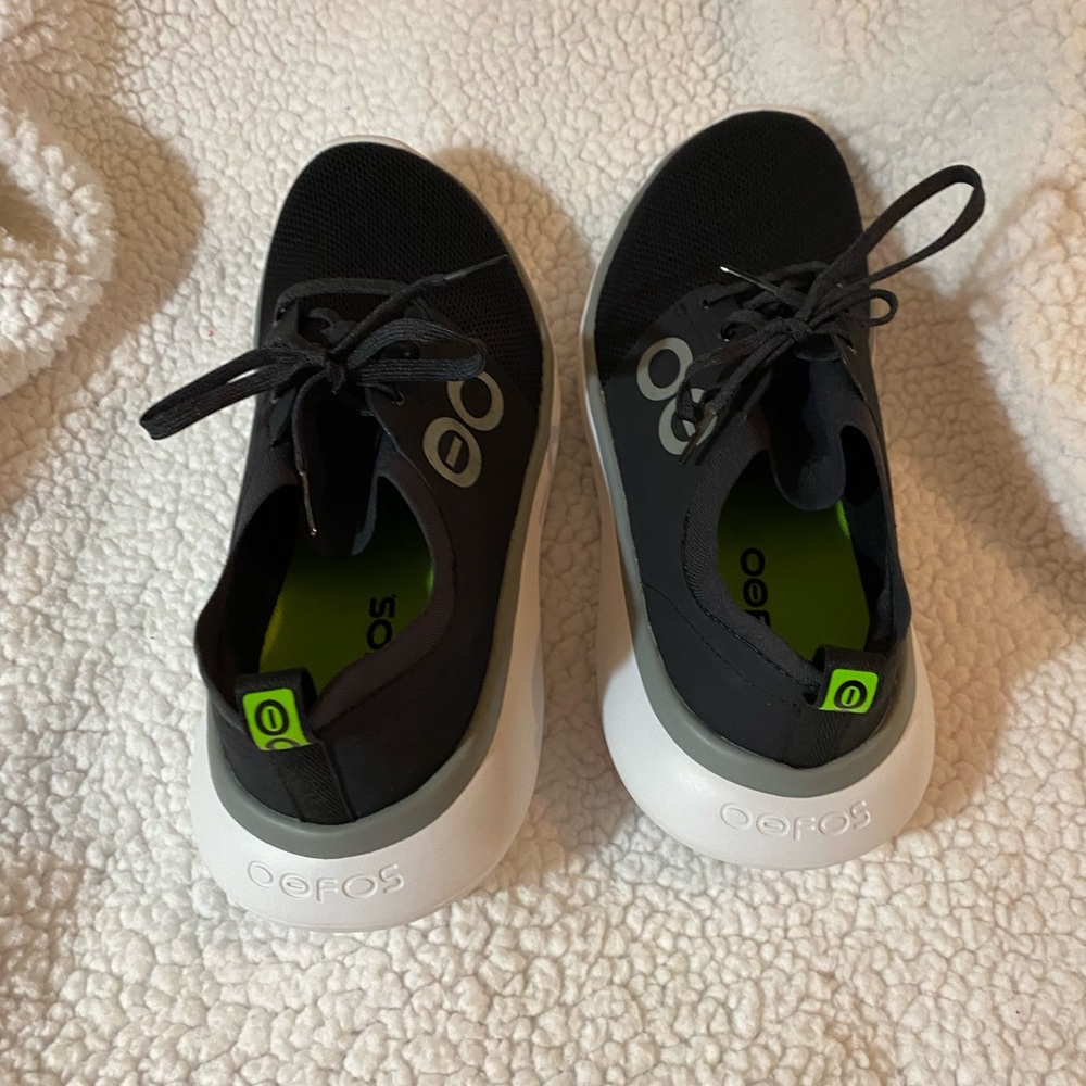 OOFOS Men's OOmy Stride sneakers in black/carbon - Picture 3 of 6